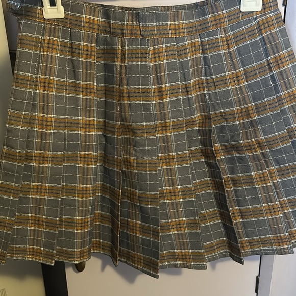 Gray/Yellow Tartan Plaid Pleated Skirt Size Small - Picture 2 of 3